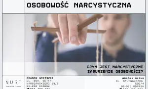 Dłoń sterująca marionetką symbolizuje narcyzm, jego cechy i zaburzenie osobowości.