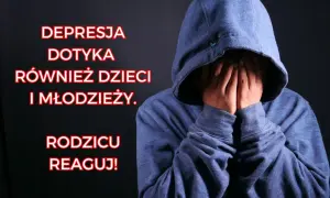 Depresja dotyka również dzieci i młodzież. Rodzicu, reaguj! Postać w bluzie z kapturem zakrywa twarz dłońmi, symbolizując cierpienie.