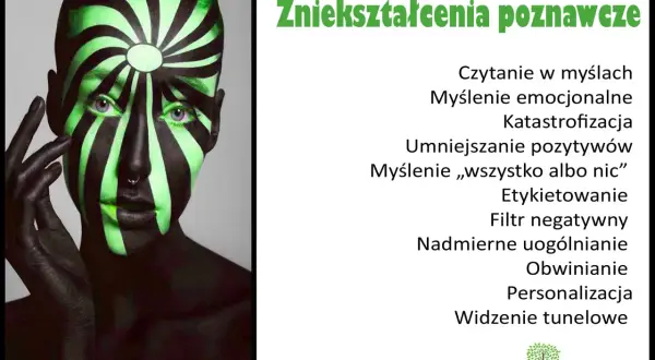 Osoba z zielono-czarnym malowaniem twarzy, symbolizującym zniekształcenia poznawcze, jak czytanie w myślach czy katastrofizacja.