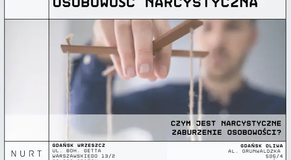Dłoń sterująca marionetką symbolizuje narcyzm, jego cechy i zaburzenie osobowości.