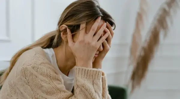 Czy nerwica natręctw to choroba psychiczna? Poznaj jej skutki i objawy