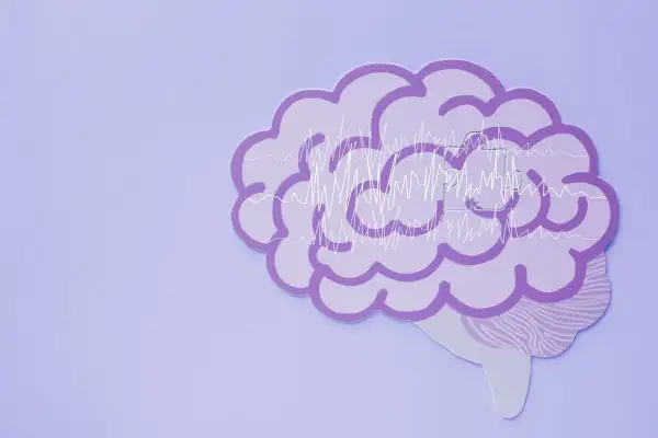 Fioletowy mózg z wykresami fal mózgowych, symbolizujący zdrowie psychiczne definicja.