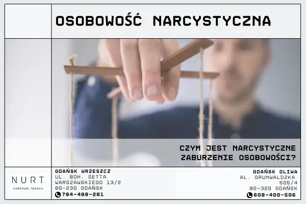 Dłoń sterująca marionetką symbolizuje narcyzm, jego cechy i zaburzenie osobowości.