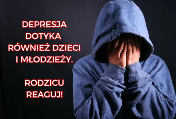 Depresja dotyka również dzieci i młodzież. Rodzicu, reaguj! Postać w bluzie z kapturem zakrywa twarz dłońmi, symbolizując cierpienie.
