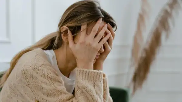 Czy nerwica natręctw to choroba psychiczna? Poznaj jej skutki i objawy